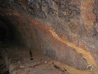 V�razn� subhorizont�ln� pulna s �lutookrovou v�pln�