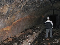 V�razn� subhorizont�ln� pulna s �lutookrovou v�pln�