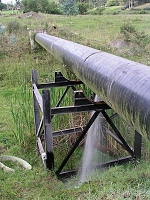 Vodovodní potrubí porušené půdním sesuvem